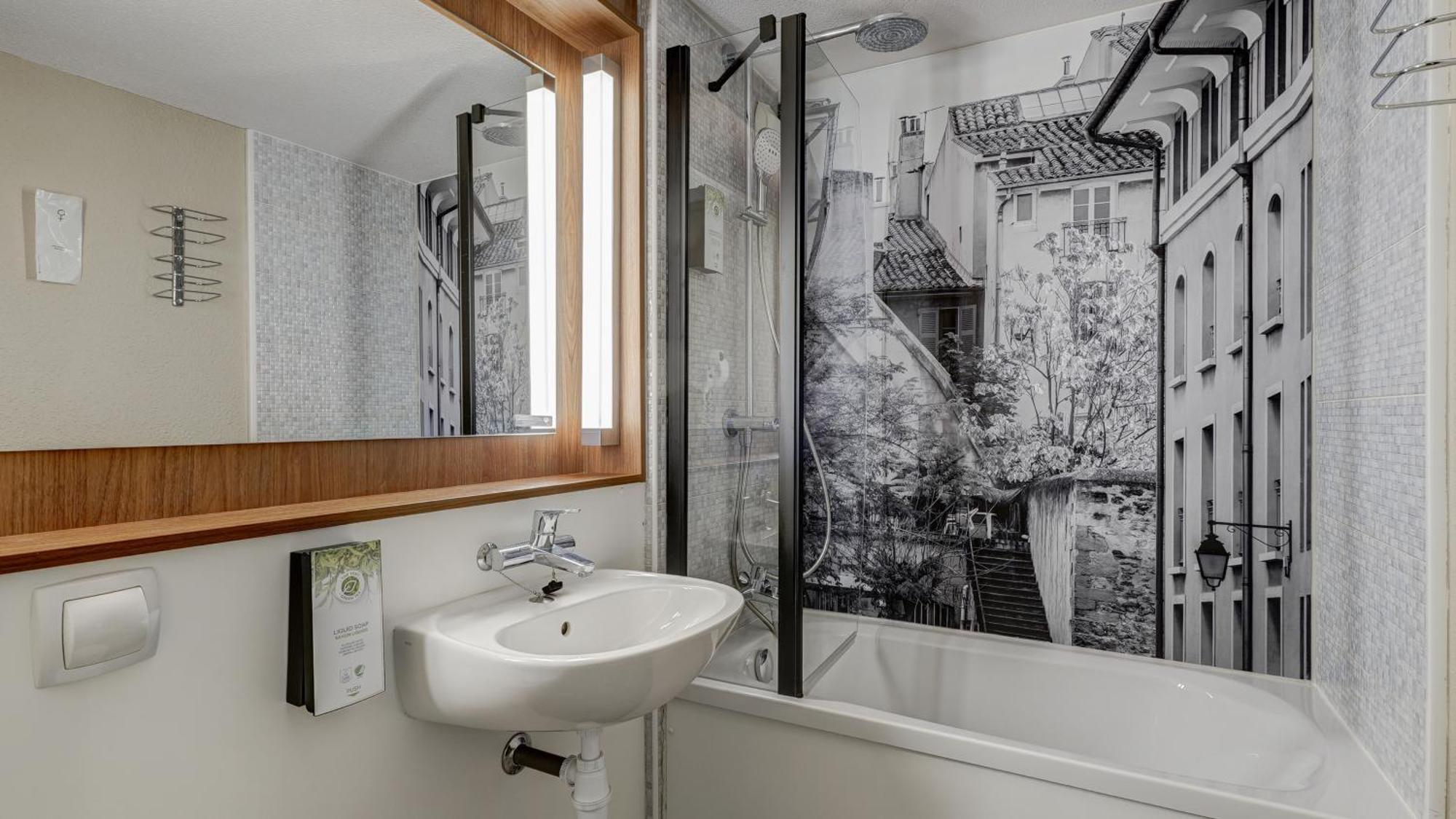 Hotel Campanile - Le 3*